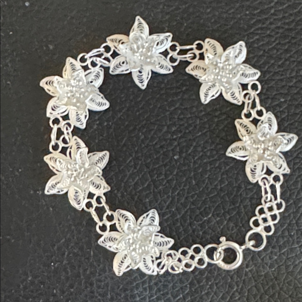 Lovely Sterling Silver Filigree Flower Bracelet